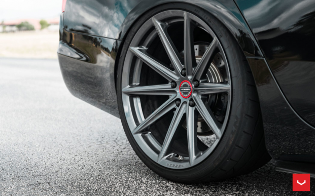Cadillac CTS-V на дисках Vossen VFS-10 Cadillac CTS-V на дисках Vossen VFS-10