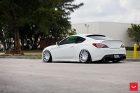  Vossen: Hyundai Genesis   Vossen VLE-1